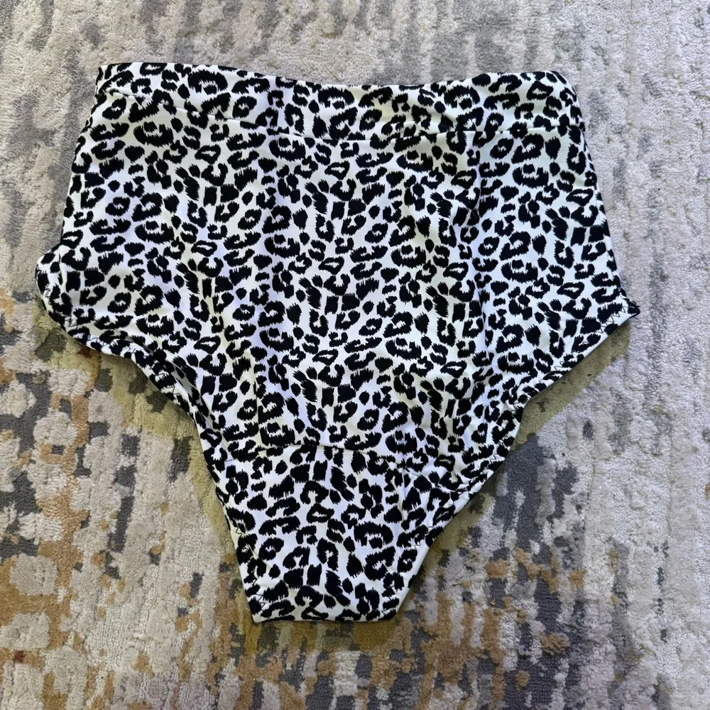 Ovens Period Swimwear White Leopard XS. NWT - Picture 3 of 9